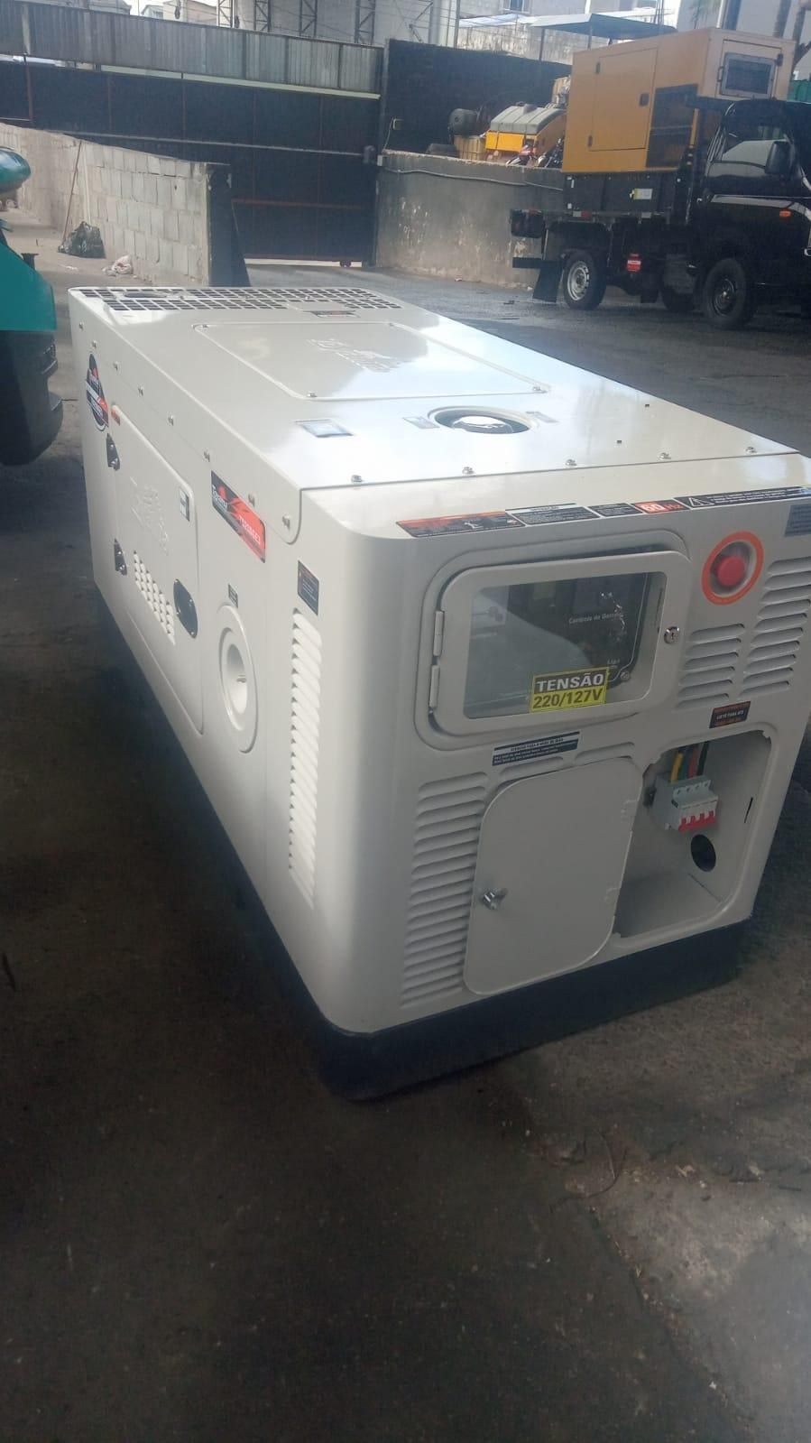 Gerador Trifásico 25 kVA a Diesel